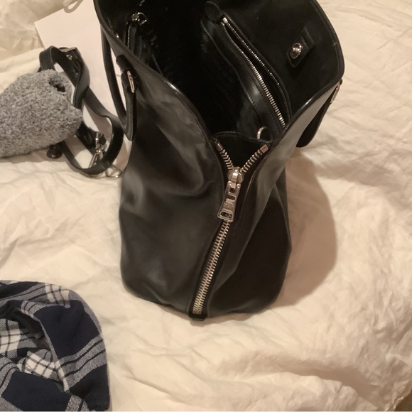 PRADA, Black elegant Handbag with crossbody strap and handles!! - Picture 6 of 14